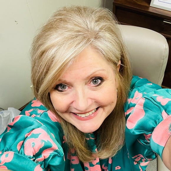 Meet your Posher, Rona - Picture 1 of 1